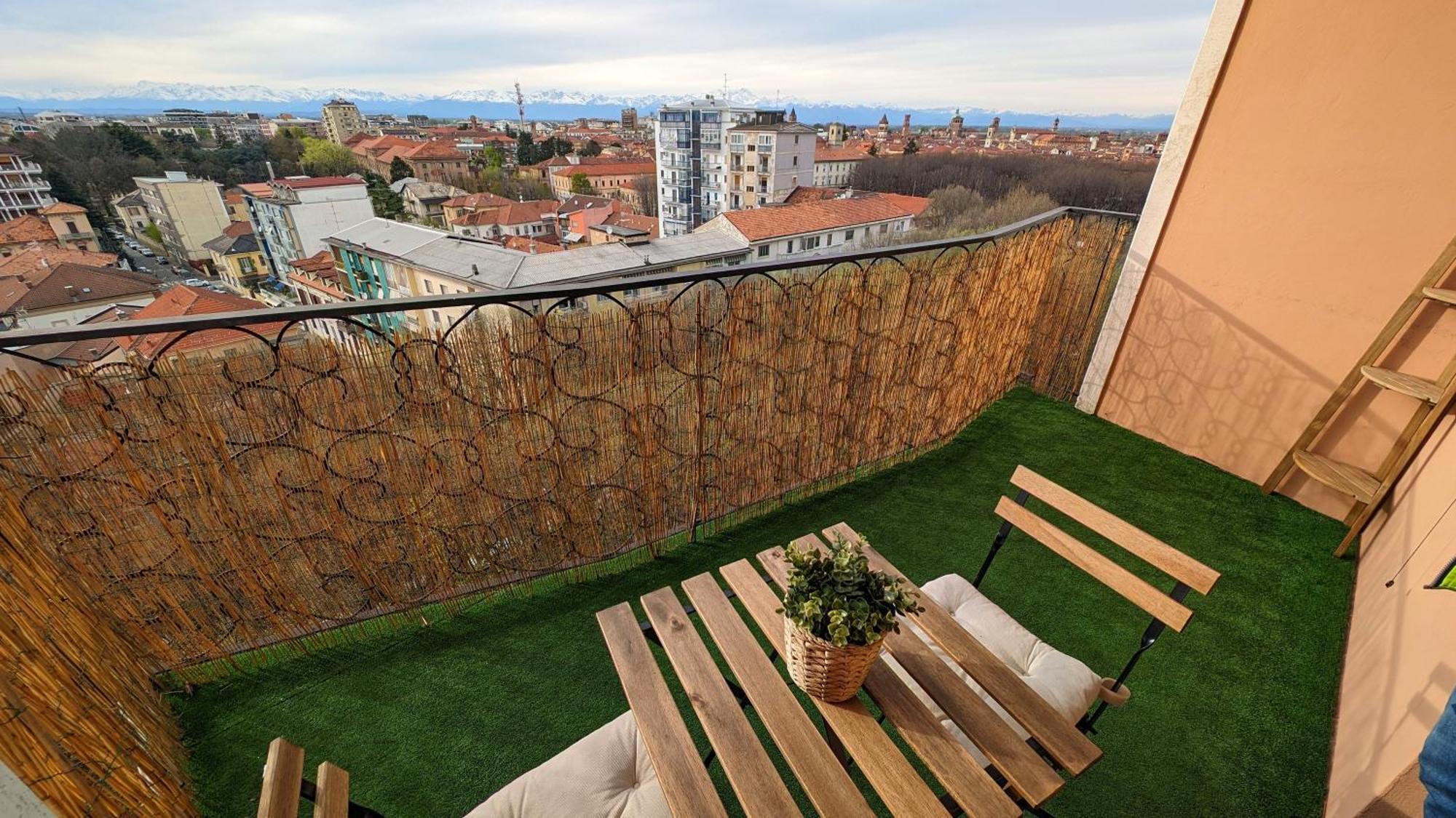 ヴェルチェッリLa Terrazza Del Reアパートメント エクステリア 写真